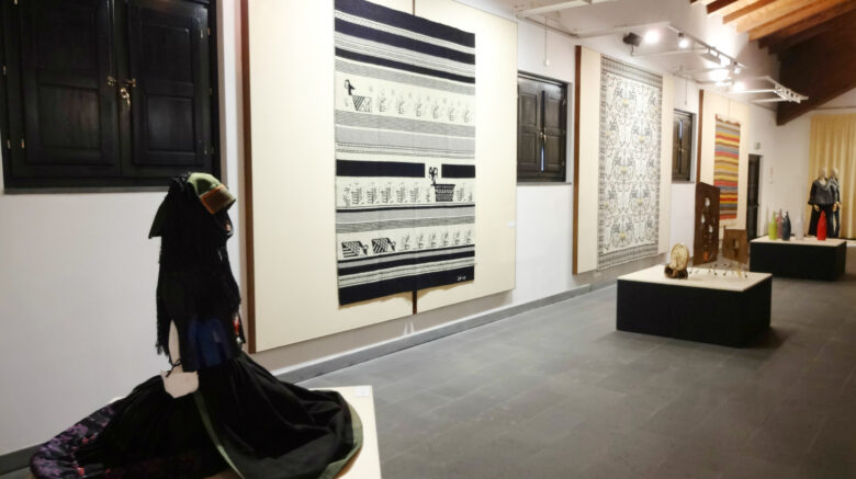 Museo Unico Regionale dell’Arte Tessile Sarda di Samugheo, collezione di tessuti tradizionali sardi.